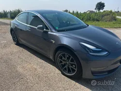 Usata 2020 Tesla Model 3 Tre volumi | 17.500 € (Buon prezzo)