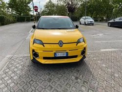 Giallo Nuova 2024 Renault R5 Iconic Due volumi | 27.500 € (Super prezzo)