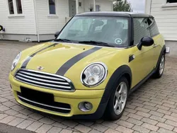 Giallo Usata 2008 Mini Clubvan Tre volumi | 2000 €