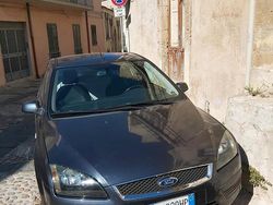 Grigio Usata 2007 Ford Focus Tre volumi | 2500 € (Buon prezzo)
