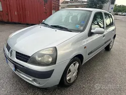 Grigio Usata 2001 Renault Clio II Expression Tre volumi | 1350 € (Buon prezzo)