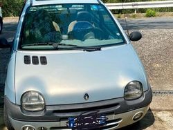 Grigio Usata 2000 Renault Twingo Due volumi | 2000 € (Molto cara)