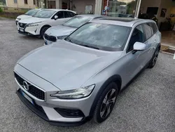 Argento metallizzato Usata 2019 Volvo V60 CC Business Edition Station wagon | 21.900 € (Buon prezzo)