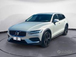 Argento Usata 2019 Volvo V60 CC Pro Station wagon | 24.500 € (Cara)