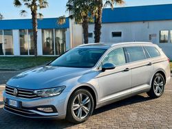 Grigio Usata 2022 VW Passat Station wagon | 12.800 € (Cara)
