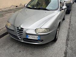 Grigio Usata 2001 Alfa Romeo 147 Due volumi | 700 €