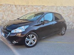 Nero Usata 2013 Peugeot 208 Active Due volumi | 8500 € (Buon prezzo)