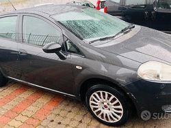 Grigio Usata 2010 Fiat Grande Punto Due volumi | 2800 € (Buon prezzo)