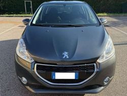 Grigio Usata 2013 Peugeot 208 Due volumi | 4600 € (Buon prezzo)