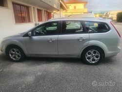Grigio Usata 2011 Ford Focus Tre volumi | 2500 €