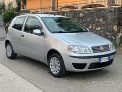 Usata 2010 Fiat Punto Tre volumi | 2199 € (Buon prezzo)
