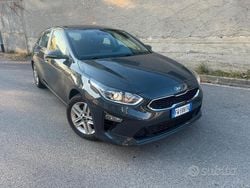 Grigio Usata 2019 Kia Ceed Due volumi | 11.000 € (Cara)