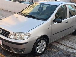 Argento Usata 2005 Fiat Punto Due volumi | 4300 € (Molto cara)