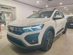 Bianco Nuova 2025 Dacia Sandero Expression Due volumi | 16.890 € (Buon prezzo)