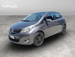 Grigio Usata 2014 Toyota Yaris Active Tre volumi | 8500 € (Buon prezzo)