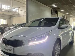 Bianco Usata 2013 Kia Ceed Active Tre volumi | 7900 € (Molto cara)