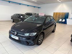 Nero Usata 2022 VW Polo Life Tre volumi | 16.500 € (Buon prezzo)