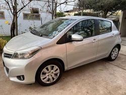 Grigio Usata 2013 Toyota Yaris Lounge Tre volumi | 5500 € (Ottimo prezzo)