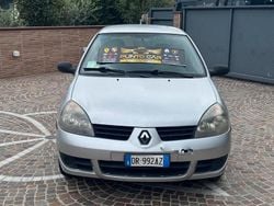Grigio Usata 2008 Renault Clio II Tre volumi | 1900 € (Ottimo prezzo)