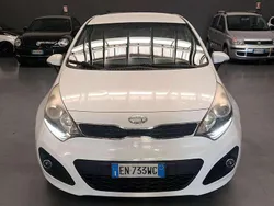 Bianco Usata 2013 Kia Rio 2 Tre volumi | 4900 € (Buon prezzo)
