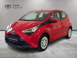 Rosso Usata 2021 Toyota Aygo X-play Due volumi | 11.900 € (Buon prezzo)