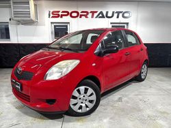 Rosso Usata 2008 Toyota Yaris Tre volumi | 4200 € (Buon prezzo)