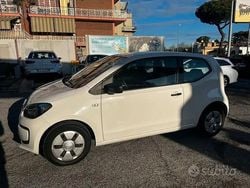 Bianco Usata 2014 VW up! Due volumi | 4800 € (Buon prezzo)