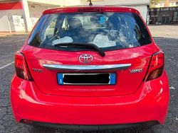 Rosso Usata 2016 Toyota Yaris Lounge Tre volumi | 8000 € (Ottimo prezzo)