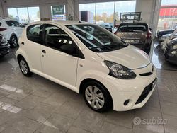 Bianco Usata 2014 Toyota Aygo Connect Style Due volumi | 7900 € (Molto cara)