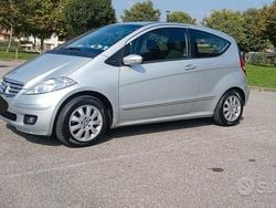 Grigio Usata 2009 Mercedes A180 Due volumi | 2500 €