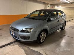 Usata 2006 Ford Focus Tre volumi | 1500 € (Buon prezzo)