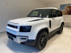 Bianco Nuova 2025 Land Rover Defender S SUV | 81.500 € (Cara)