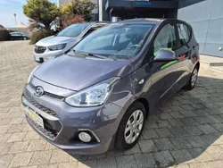 Grigio scuro Usata 2016 Hyundai i10 Edition Due volumi | 10.250 € (Molto cara)