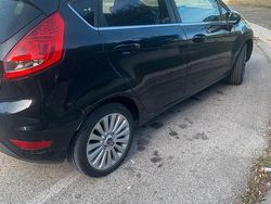 Nero Usata 2009 Ford Fiesta Titanium Tre volumi | 3690 € (Buon prezzo)
