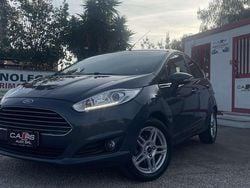 Grigio Usata 2015 Ford Fiesta Titanium Tre volumi | 6900 € (Buon prezzo)