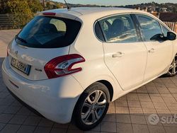 Usata 2013 Peugeot 208 Allure Due volumi | 4900 € (Ottimo prezzo)