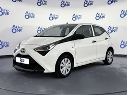 Bianco Usata 2019 Toyota Aygo X-play Due volumi | 8390 € (Ottimo prezzo)