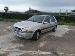 Grigio Usata 2001 Ford Fiesta Zetec Tre volumi | 900 € (Buon prezzo)
