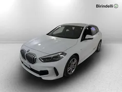 Alpin white pastello Usata 2023 BMW 118 M Sport Due volumi | 27.900 € (Buon prezzo)