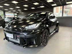 Nero Nuova 2024 Toyota Yaris Tre volumi | 55.890 € (Buon prezzo)