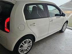 Bianco Usata 2013 VW up! Highline Due volumi | 4200 € (Buon prezzo)