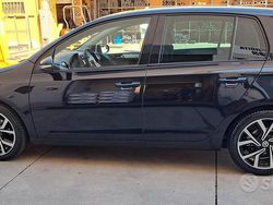 Nero Usata 2010 VW Golf VI Highline Tre volumi | 6000 € (Buon prezzo)