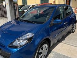 Blu Usata 2010 Renault Clio II Tre volumi | 3500 € (Buon prezzo)