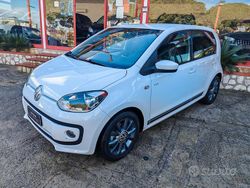 Bianco Usata 2015 VW up! Due volumi | 8000 € (Buon prezzo)