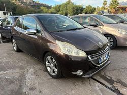 Nero Usata 2012 Peugeot 208 Active Due volumi | 5900 € (Cara)