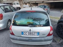 Grigio Usata 2002 Renault Clio II Due volumi | 800 €