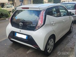Bianco Usata 2014 Toyota Aygo X-play Due volumi | 7200 € (Buon prezzo)