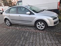 Usata 2006 Ford Focus Tre volumi | 1000 € (Buon prezzo)