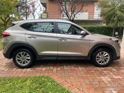 Grigio Usata 2016 Hyundai Tucson Comfort SUV | 13.499 € (Cara)