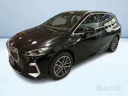 Black sapphire metallizzato Usata 2023 BMW 230e Active Tourer M Sport Monovolume | 39.900 €